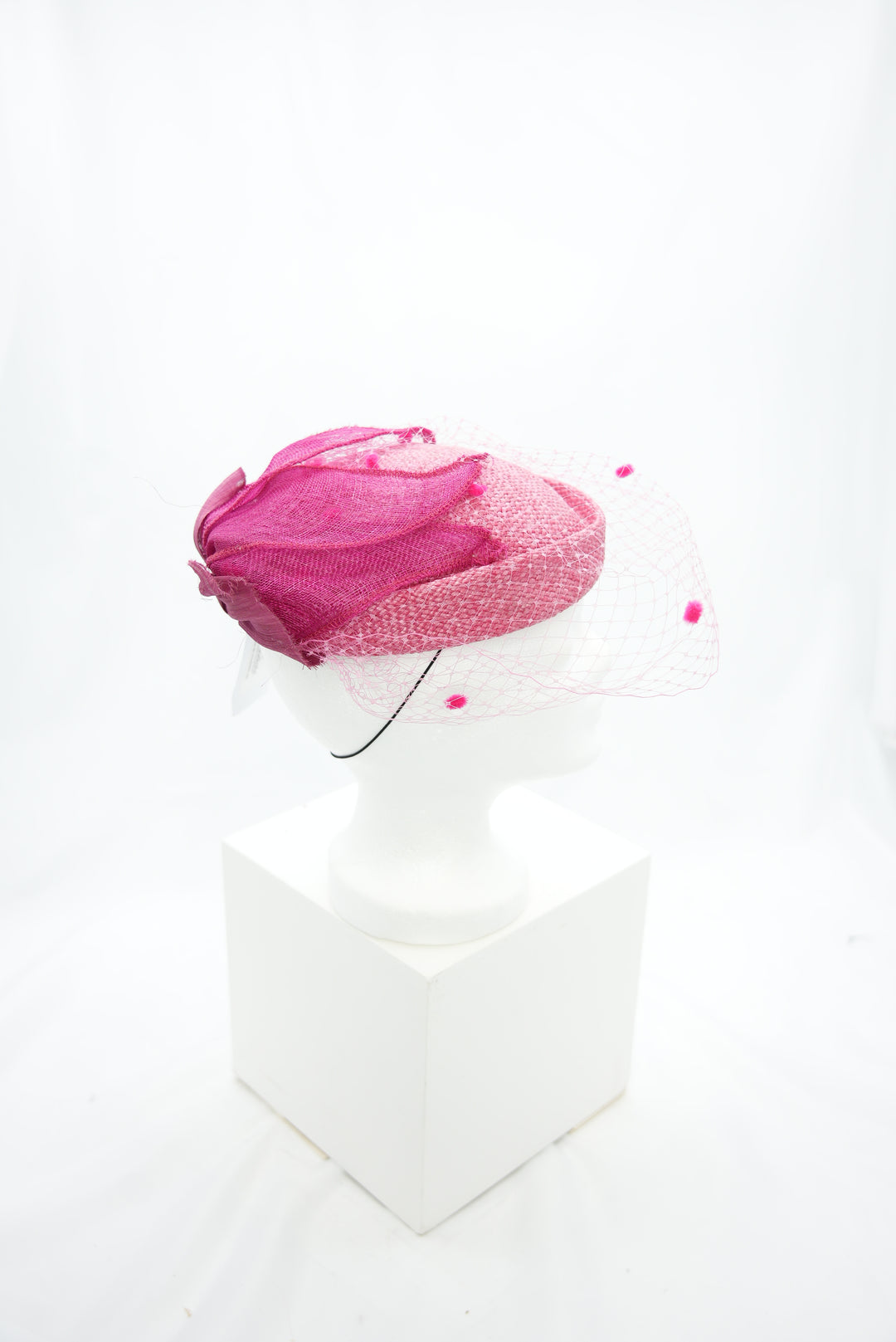 Fascinator pink mit Schleiernetz