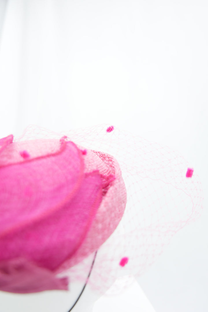 Fascinator pink mit Schleiernetz