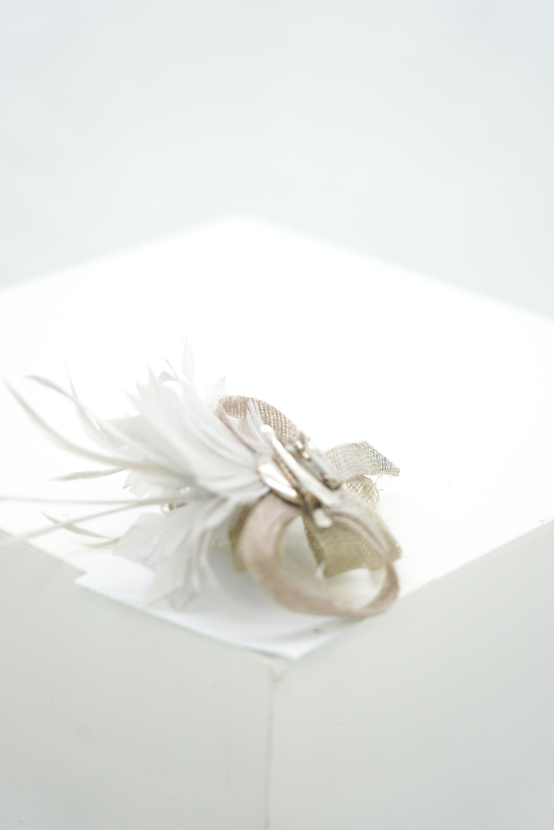 Fascinator "Flames grau/beige"