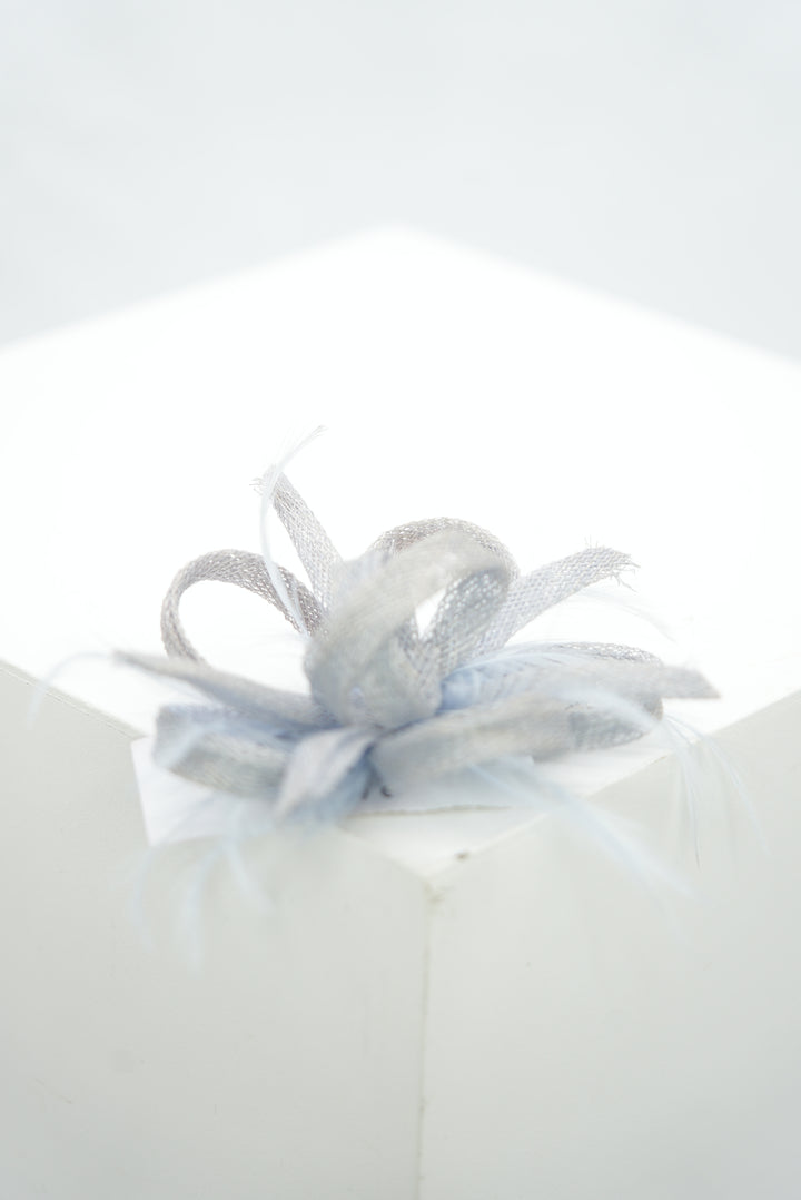 Fascinator "Bloom" hellgrau/hellblau
