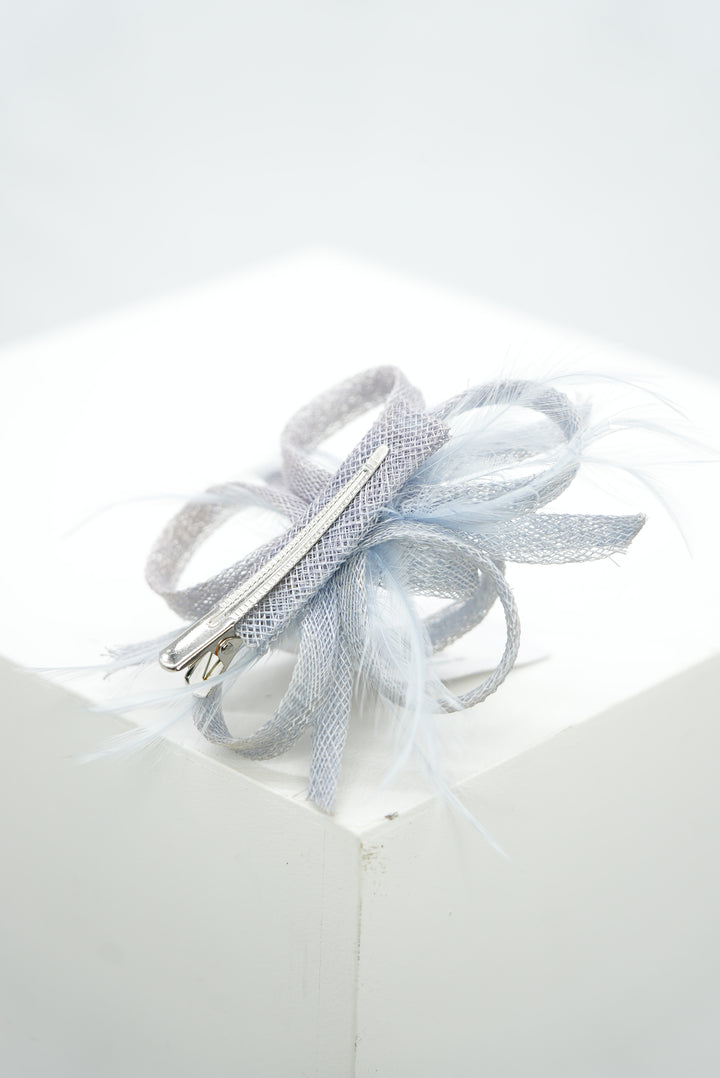 Fascinator "Bloom" hellgrau/hellblau