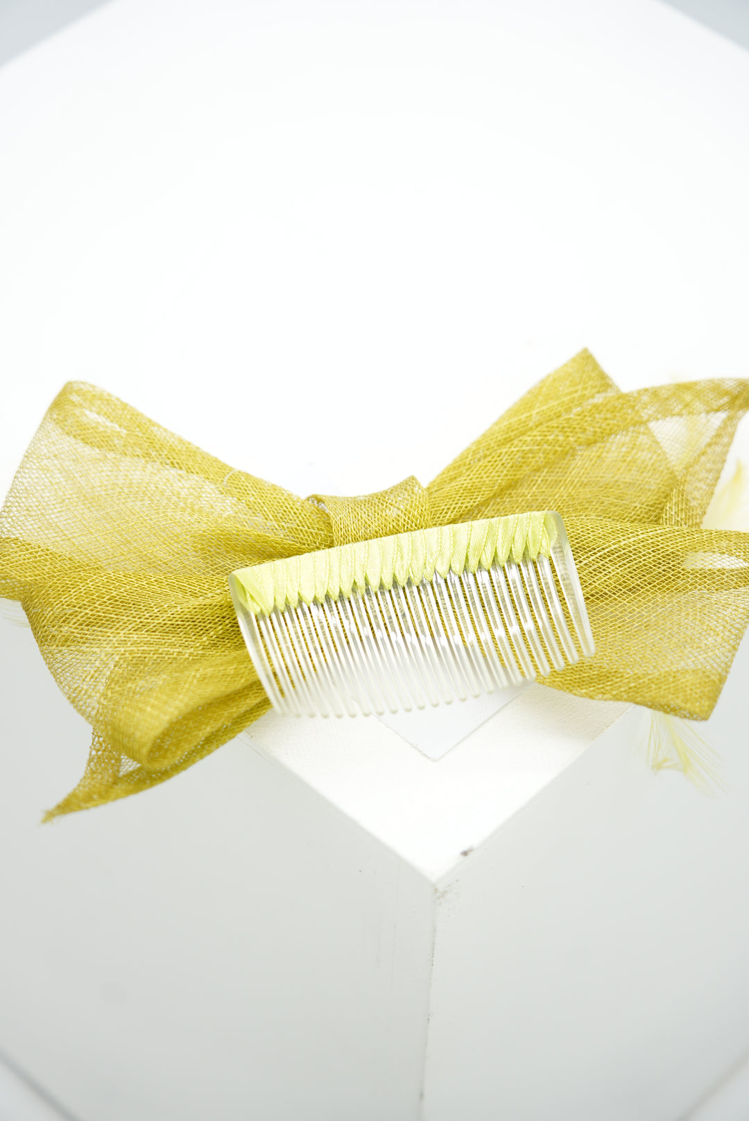 Fascinator Schleife grün auf Spange