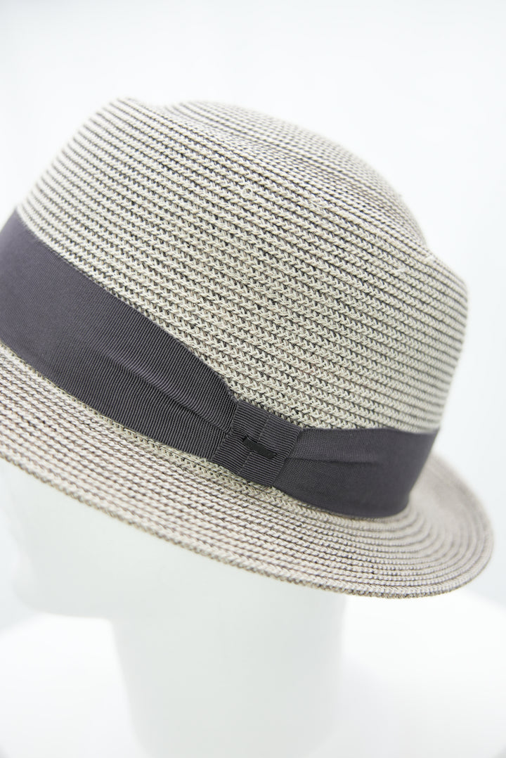 Strohhut grau mit dunkelgrauem Band