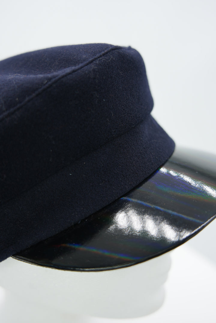 Schildkappe blau mit schwarzem Lederschild