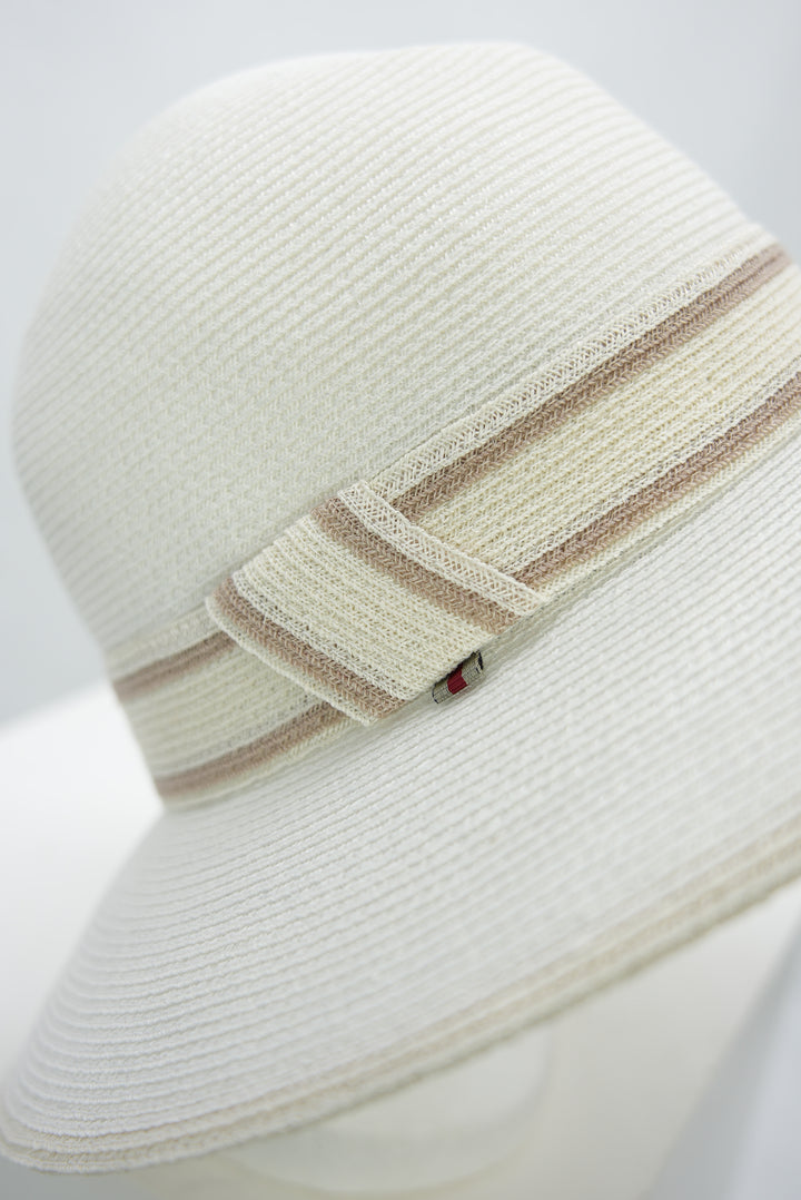 Strohhut mit Knotendetail weiß