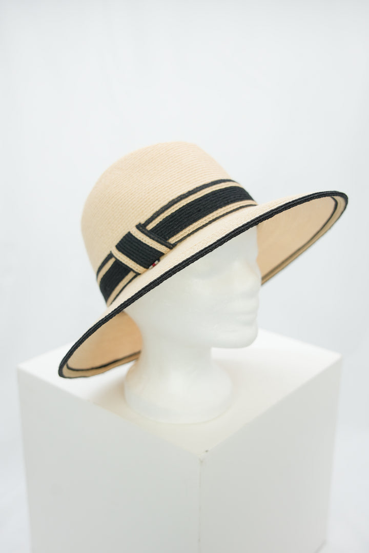Strohhut mit Knotendetail beige