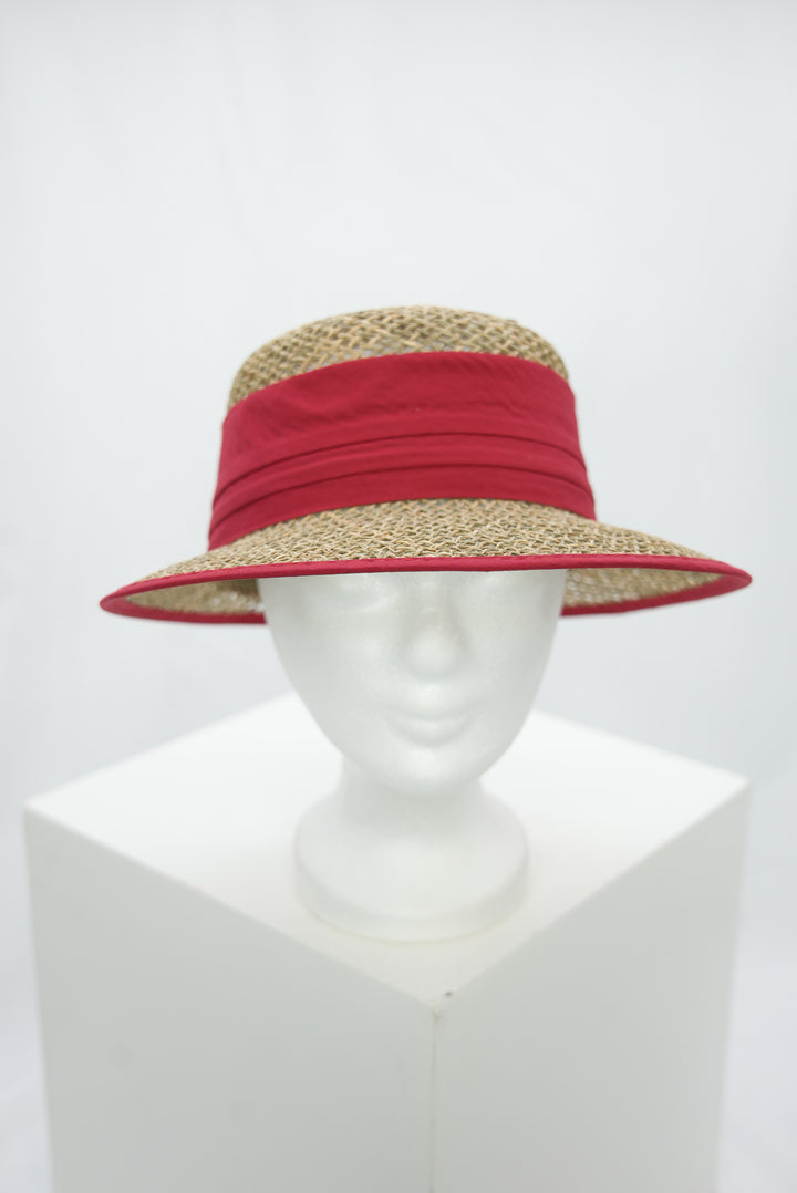 Strohschild mit rotem Band