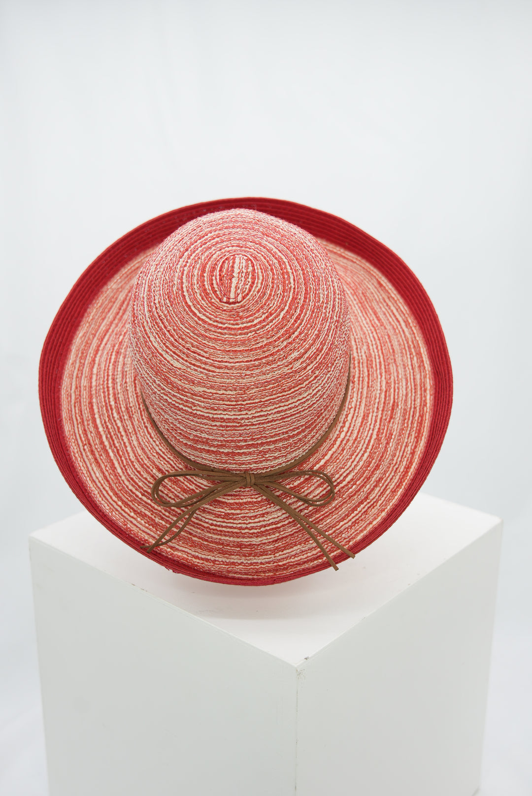 Strohhut "loosely" rot