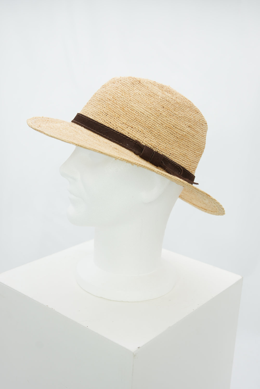 Raffia Hut mit Lederband