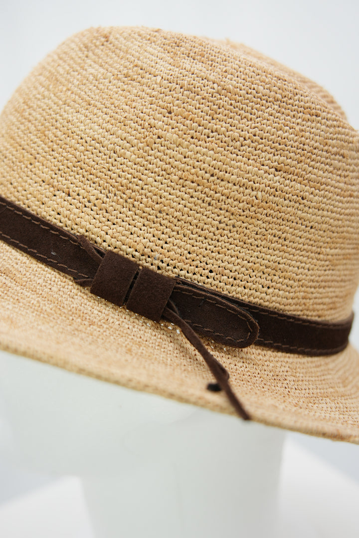 Raffia Hut mit Lederband