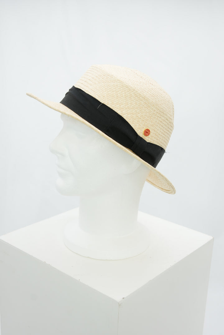 Panamahut mit schwarzer Schleife