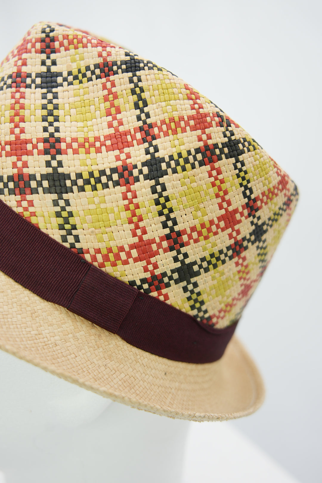 Panamahut mit Muster /rotes Band