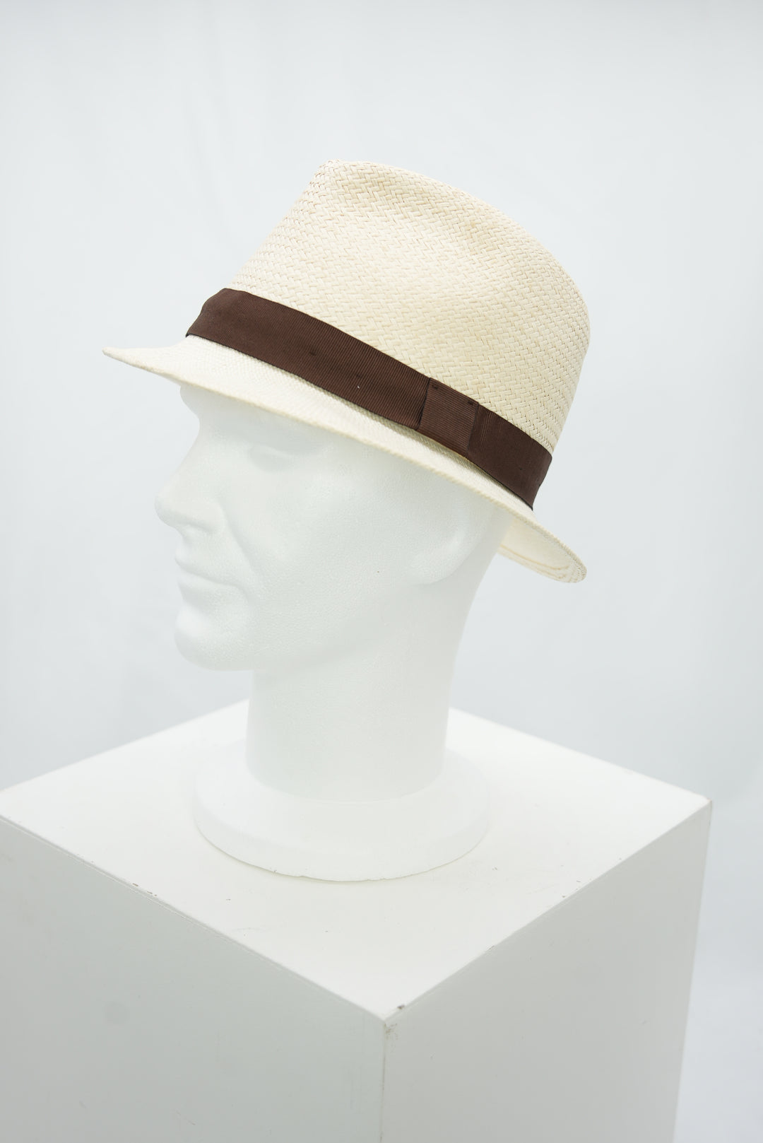 Panamahut mit braunem Band