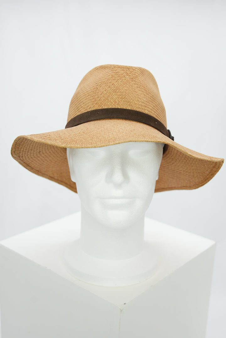 Panamahut in braun mit braunem Lederband