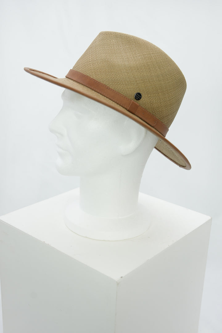 Panamahut grün mit braunem Lederband