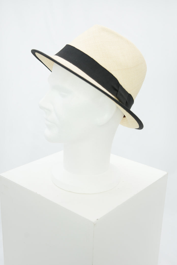 Panamahut mit schwarzem Band