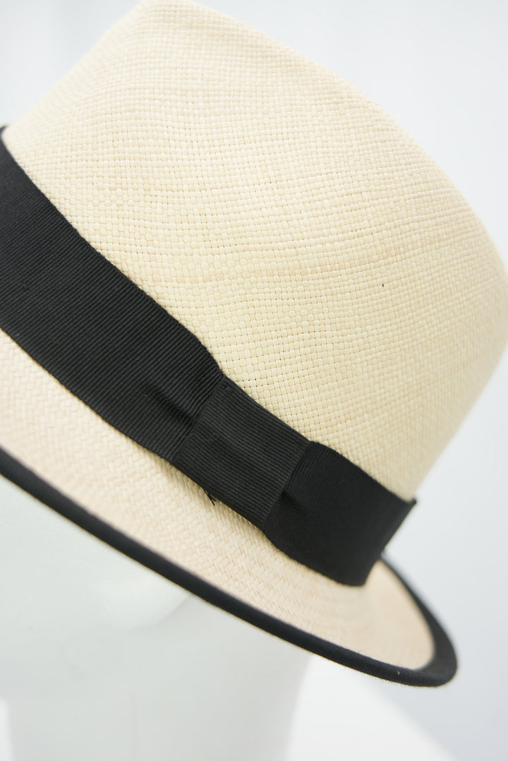 Panamahut mit schwarzem Band