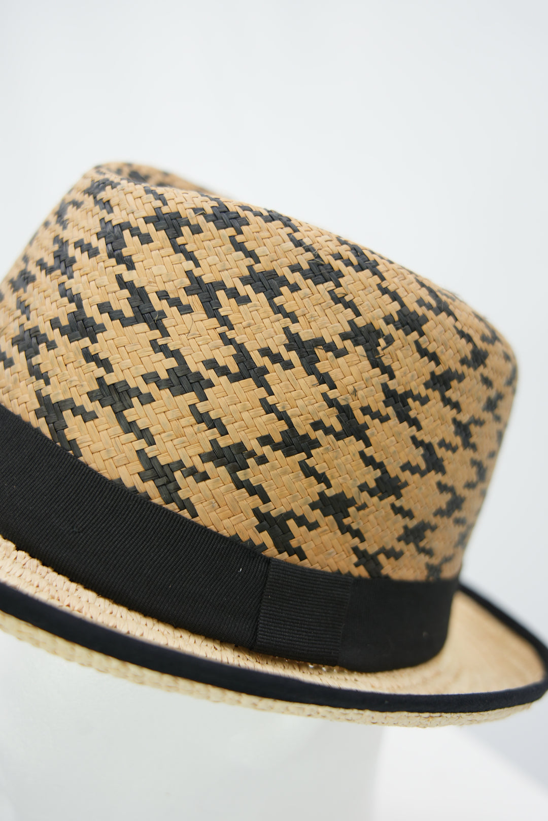 Panamahut mit brauner Musterkrone