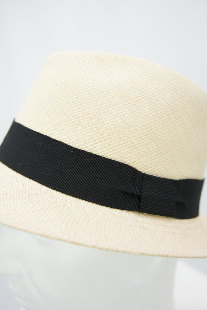 Panamahut mit schwarzem Band