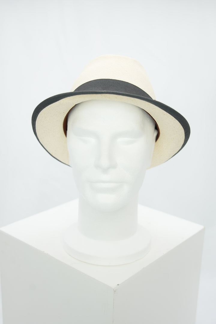 Panamahut mit grauer Schleife