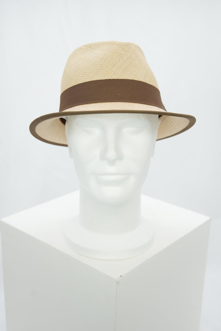 Panamahut mit braunem Band