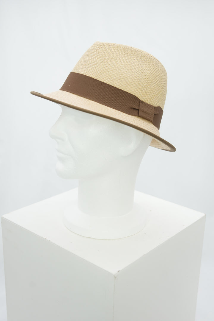 Panamahut mit braunem Band