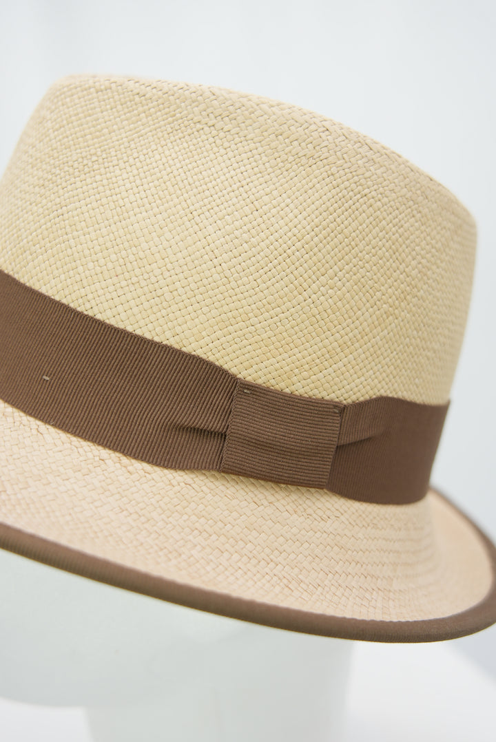 Panamahut mit braunem Band