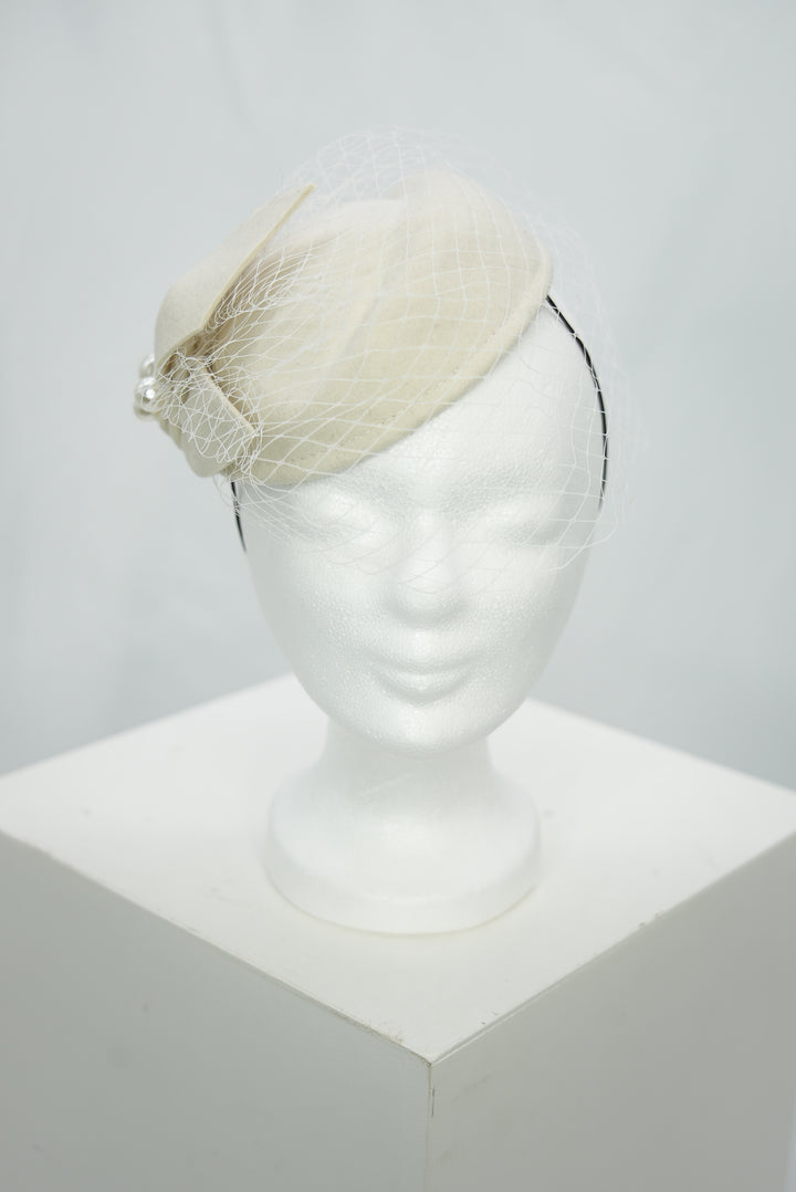 Fascinator weiß schlicht