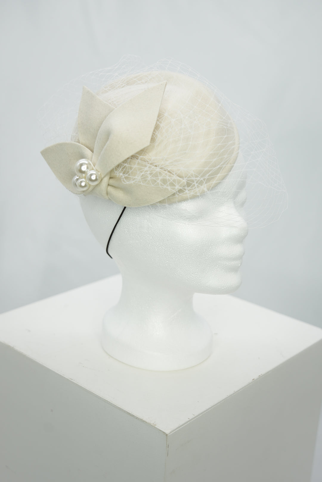 Fascinator weiß schlicht