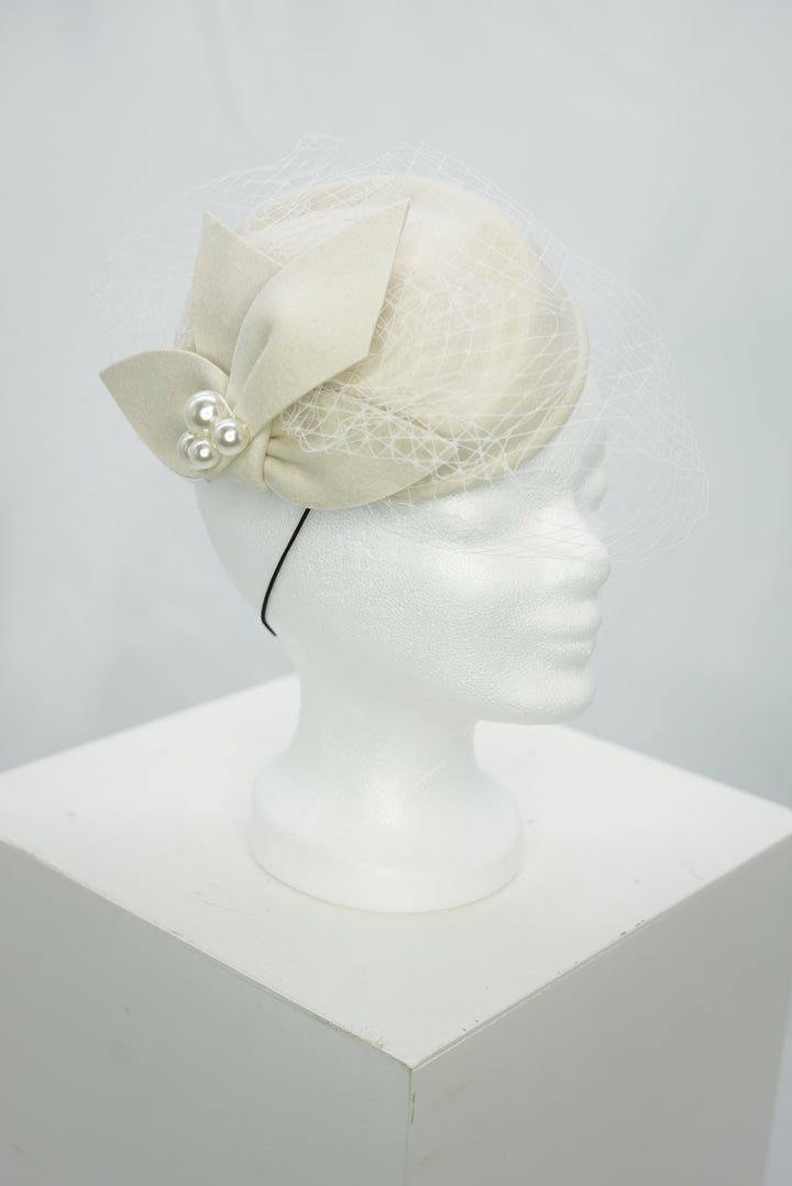 Fascinator weiß schlicht