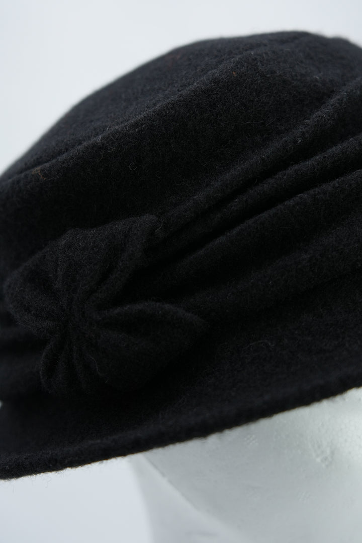 Wollhut "mit seitlicher Schleife schwarz"