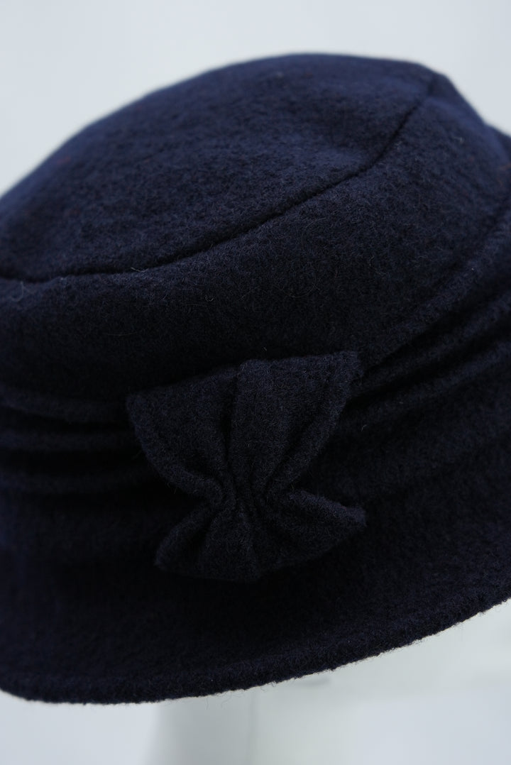 Wollhut "mit seitlicher Schleife navy"