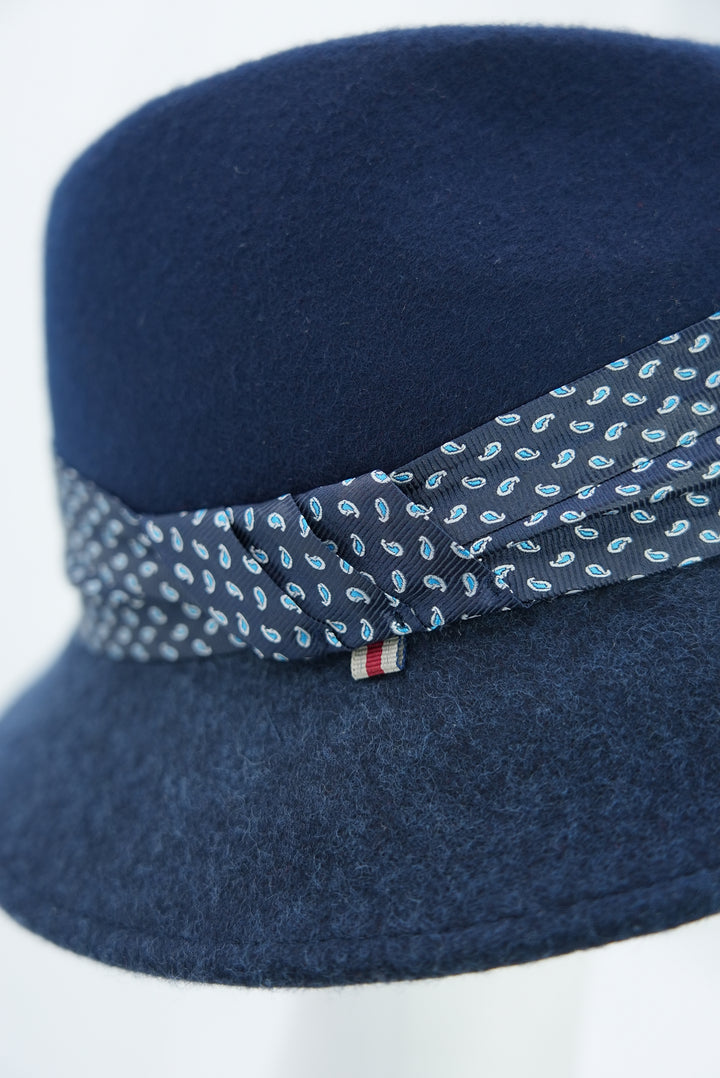 Filzhut "blau mit Band"