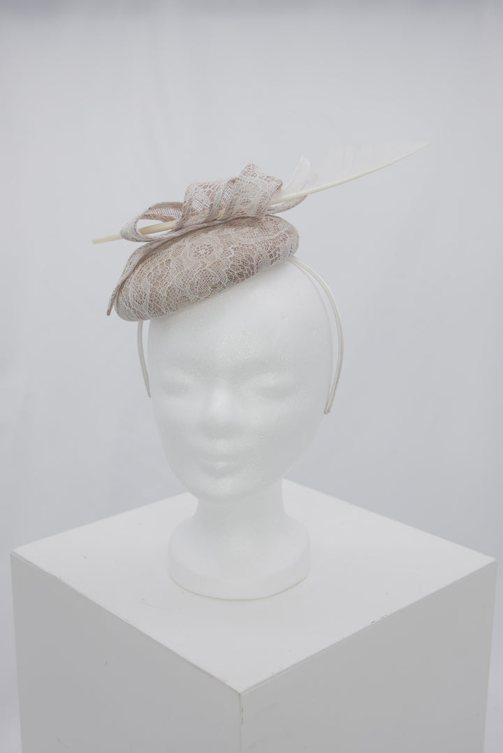 Fascinator "lace fabric" beige