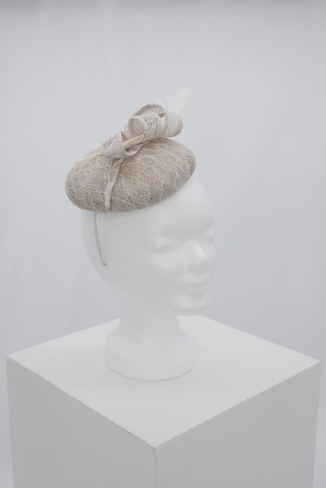 Fascinator "lace fabric" beige