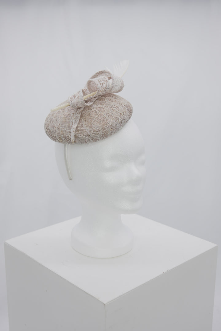 Fascinator "lace fabric" beige