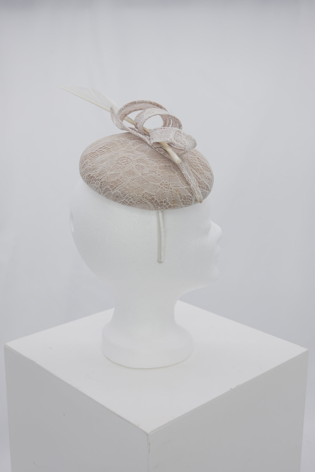 Fascinator "lace fabric" beige