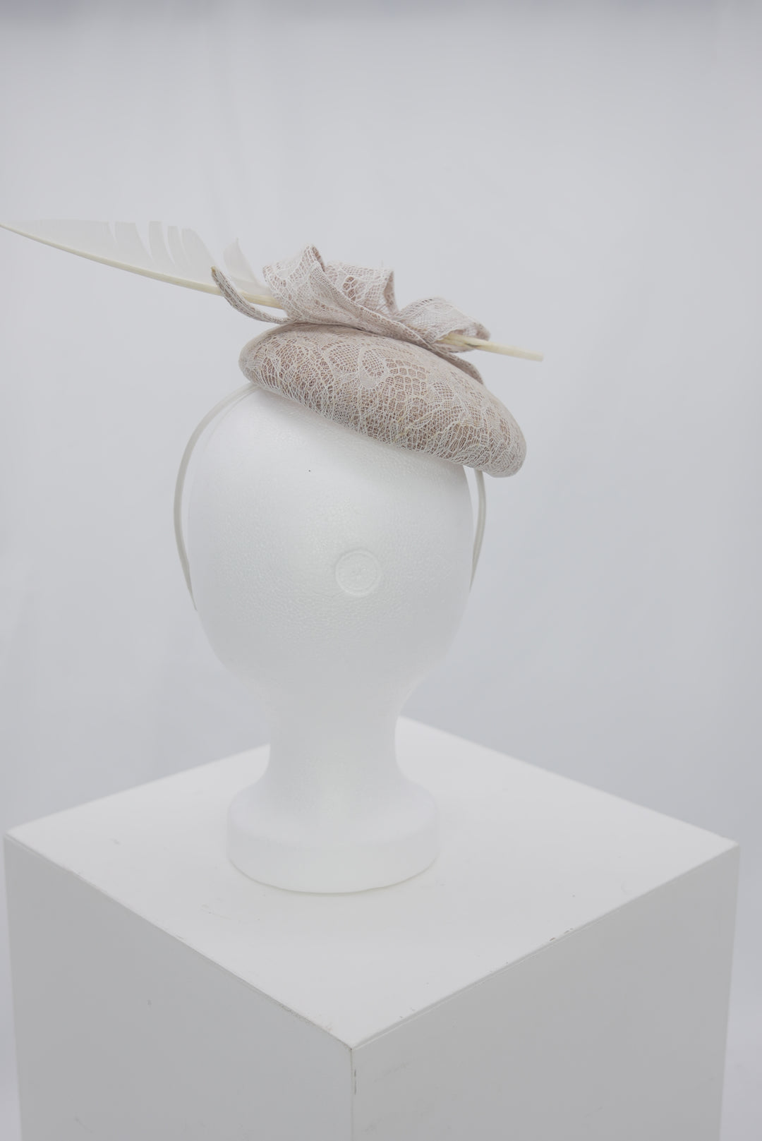 Fascinator "lace fabric" beige