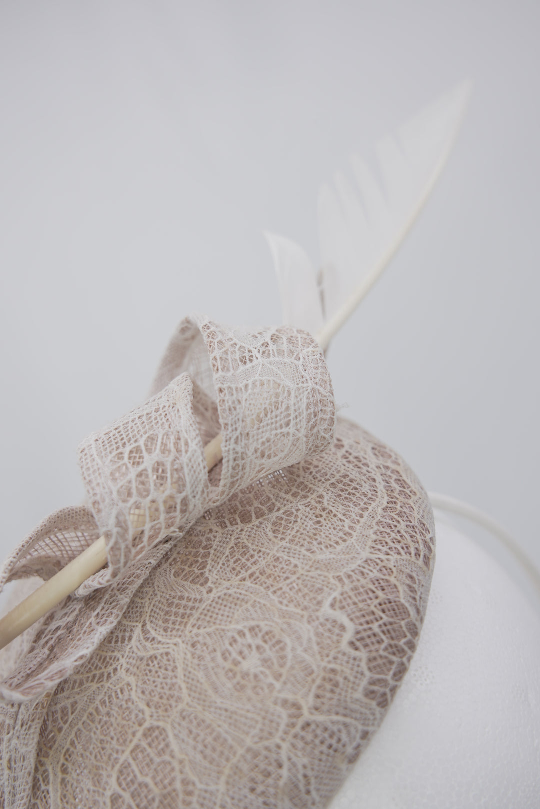 Fascinator "lace fabric" beige