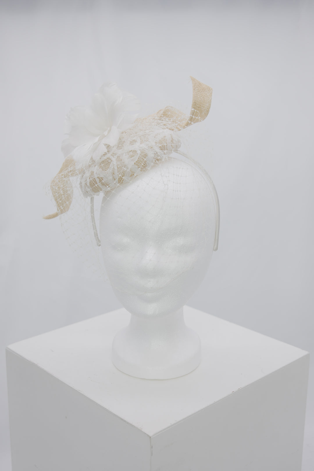 Fascinator "Blume beige"