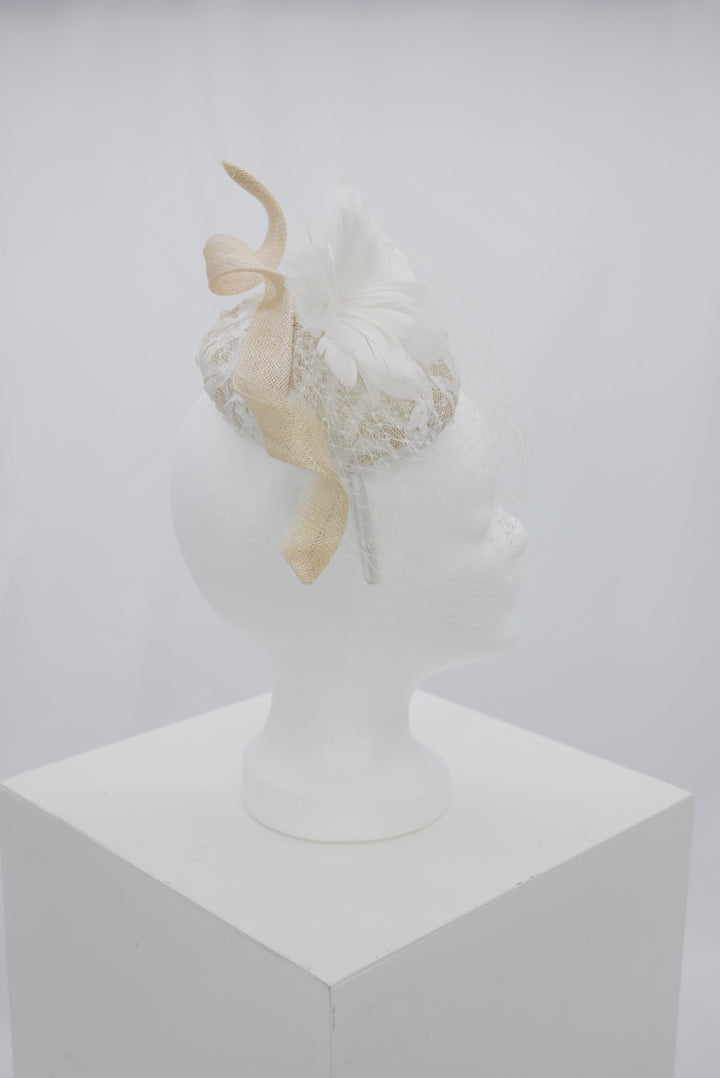 Fascinator "Blume beige"