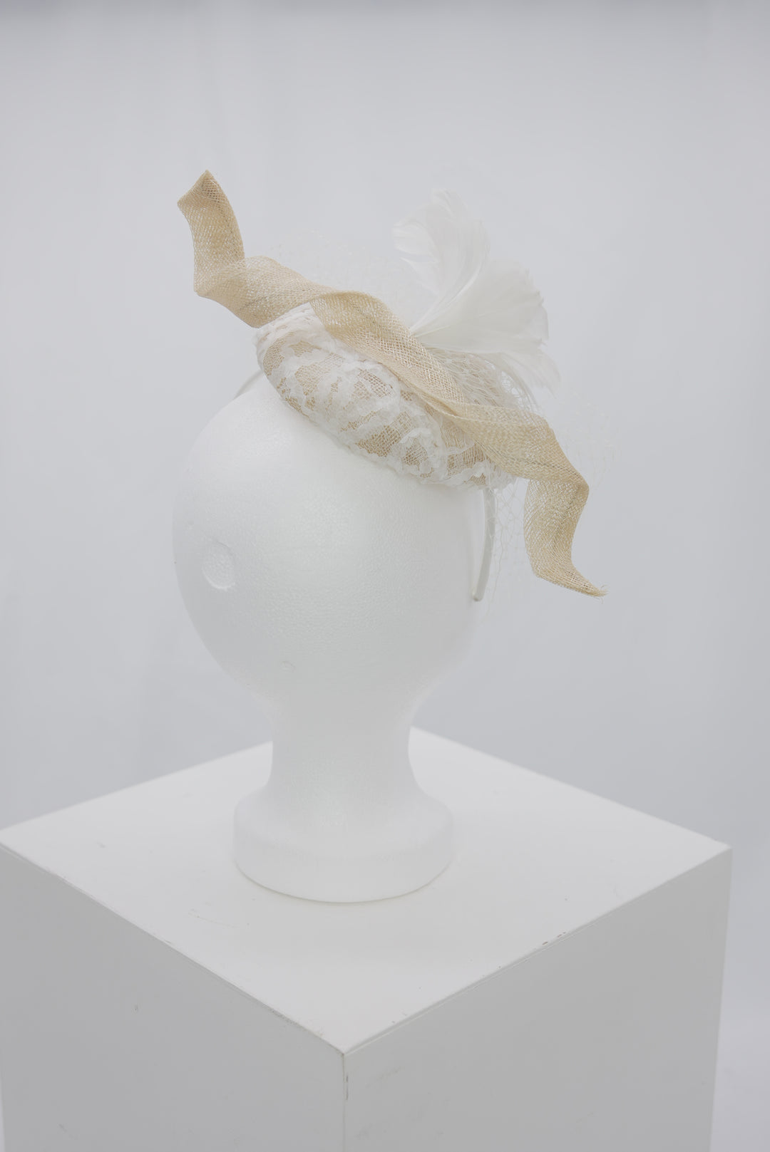 Fascinator "Blume beige"