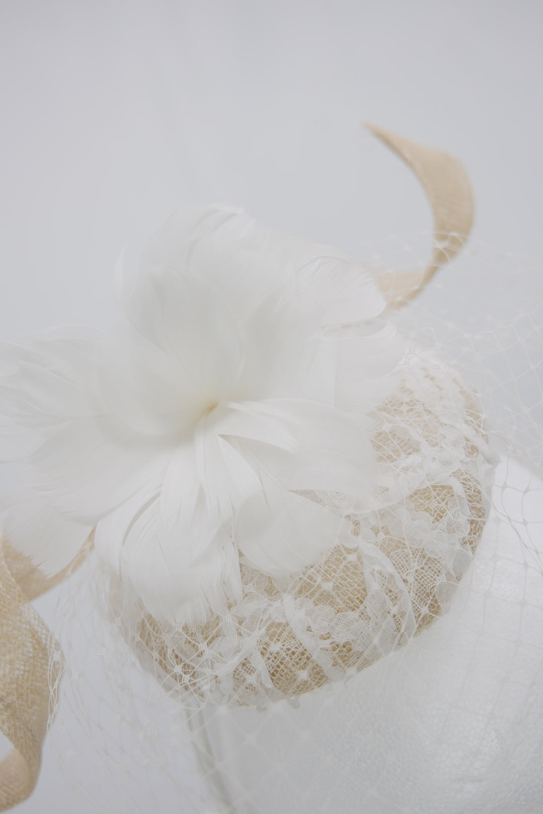 Fascinator "Blume beige"