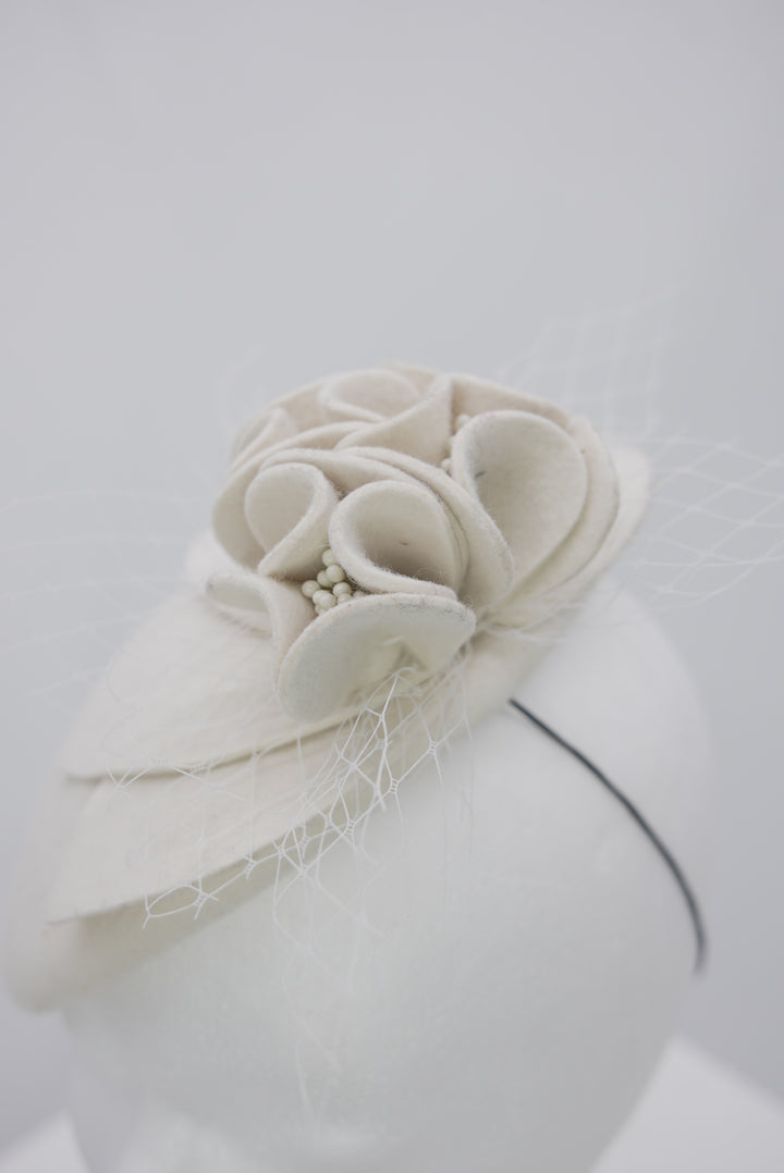 Fascinator "elegant beige"