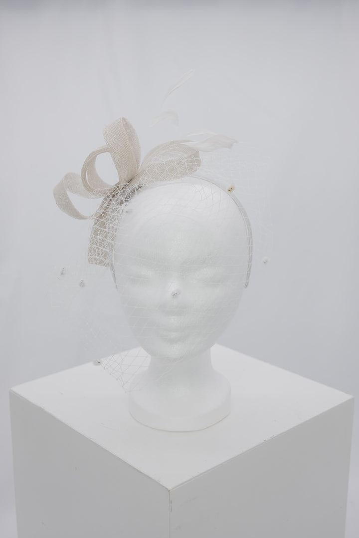 Fascinator "Sinemay beige"