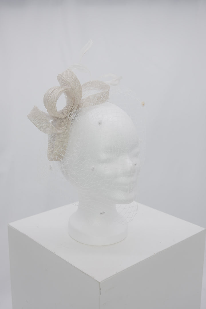 Fascinator "Sinemay beige"