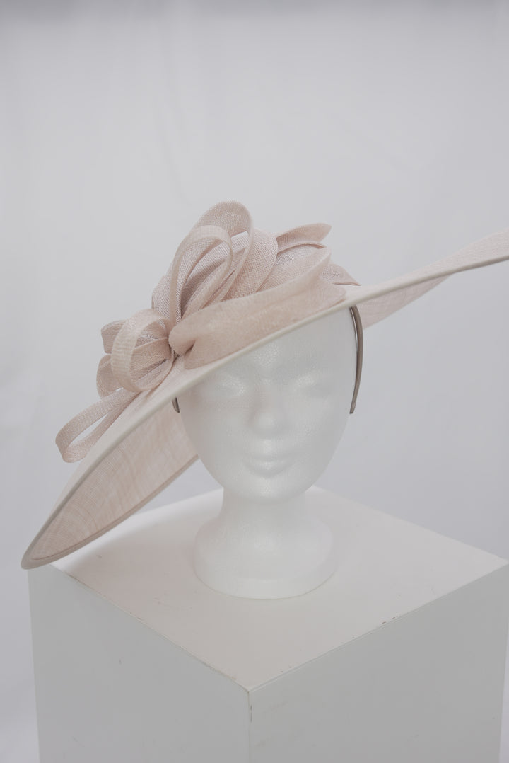 Fascinator "Sinemay mit Schleife"