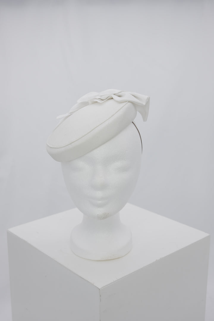 Fascinator "schlicht weiss"