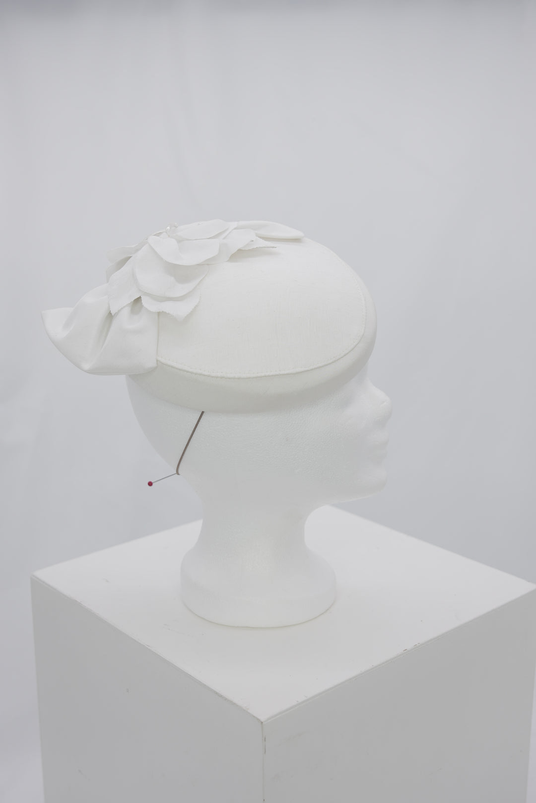 Fascinator "schlicht weiss"