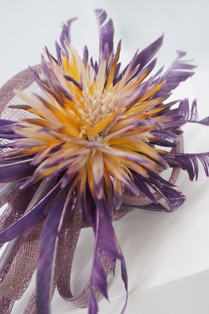 Fascinator "purple feather" lila